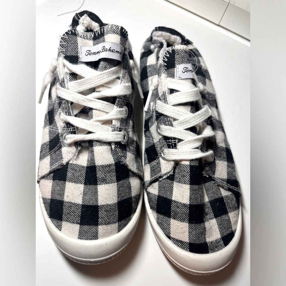 Tommy Bahama Womens Canvas Memory Foam Casual Shoe Black Cream Plaid